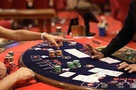 What to Consider in Choosing a Poker Table